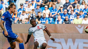 Der Club bleibt oben dran, Karlsruhe taumelt