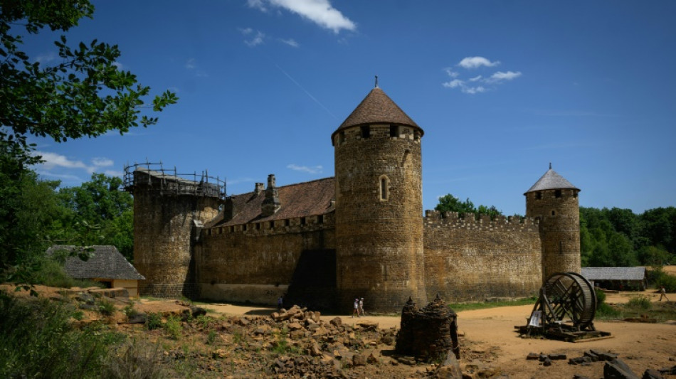 Château fort de Guédelon: un chantier à remonter le temps, tourné vers l'avenir