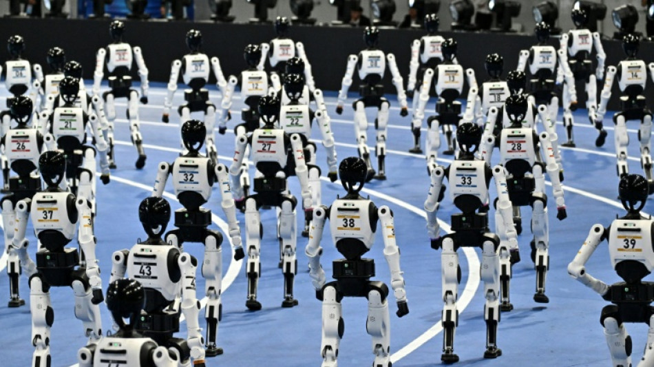 Robots pulverizan r&eacute;cords humanos en competici&oacute;n rob&oacute;tico-deportiva en Pek&iacute;n