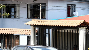 Exiliados nicaragüenses claman justicia en el funeral de un militar asesinado