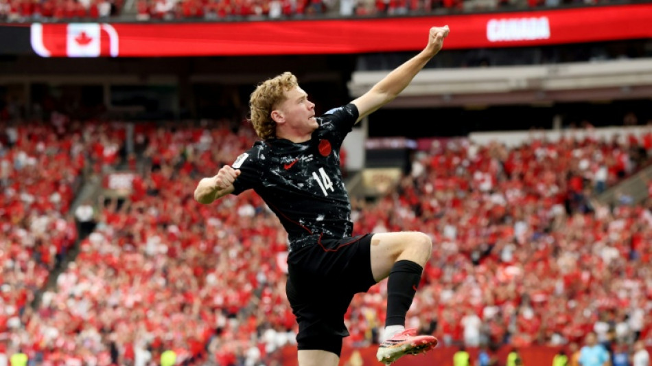 Canad&aacute; goleia Catar (6-0) e fica a um passo dos 16-avos de final da Copa de 2026