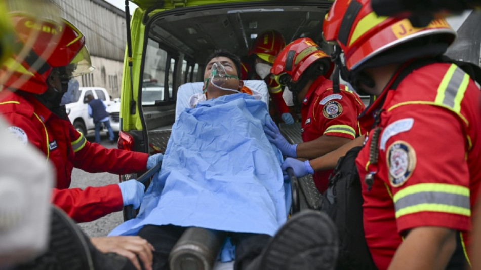 La polic&iacute;a libera a rehenes de pandilleros en prisiones de Guatemala