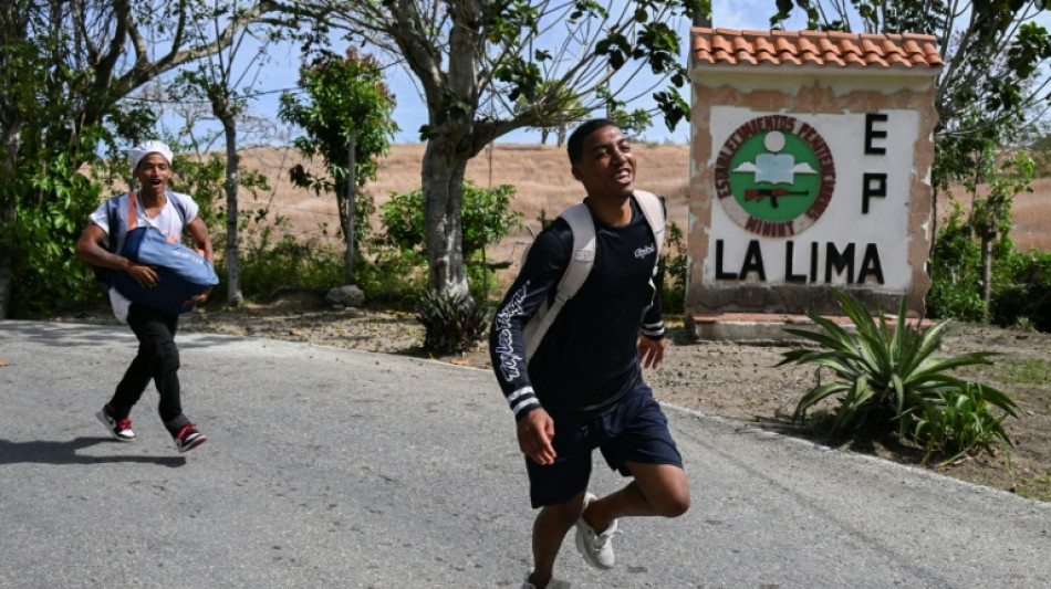 Cuba begins prisoner release&nbsp;after mass pardon