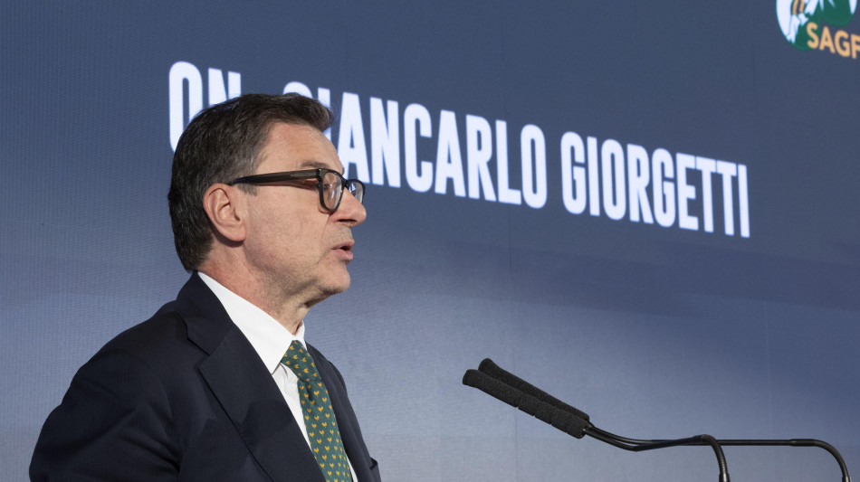 Giorgetti, se le tasse pagate da tutti il sistema funziona