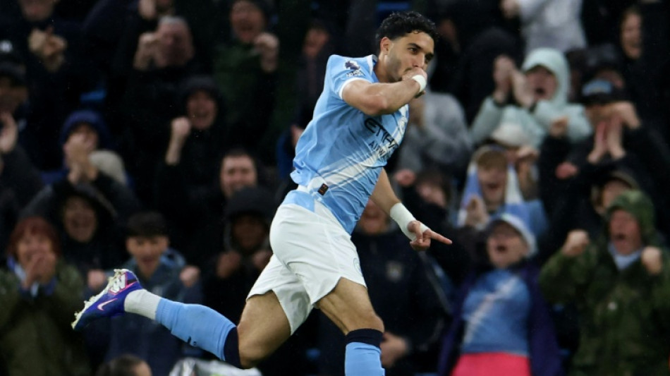 Manchester City vence Crystal Palace (3-0) e fica a dois pontos do l&iacute;der Arsenal