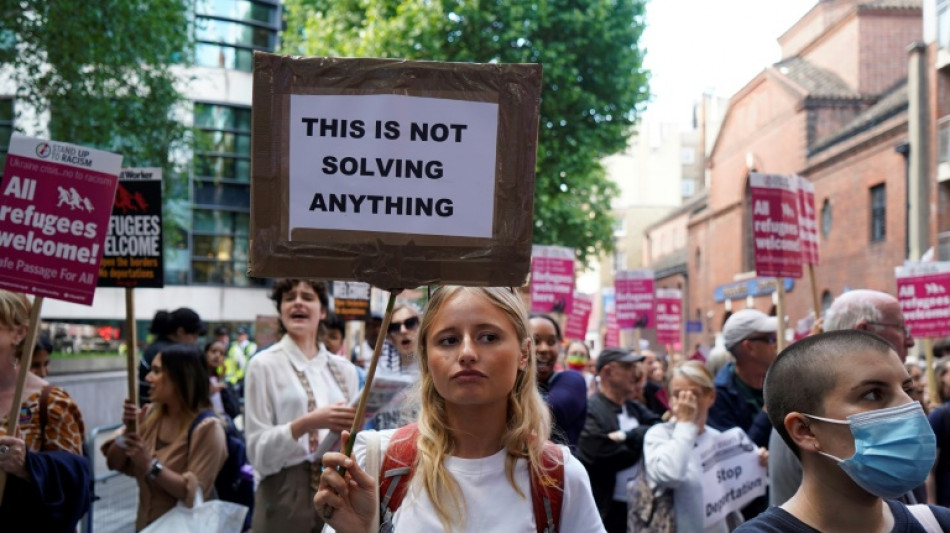 Le gouvernement britannique d&eacute;termin&eacute; &agrave; expulser des migrants vers le Rwanda