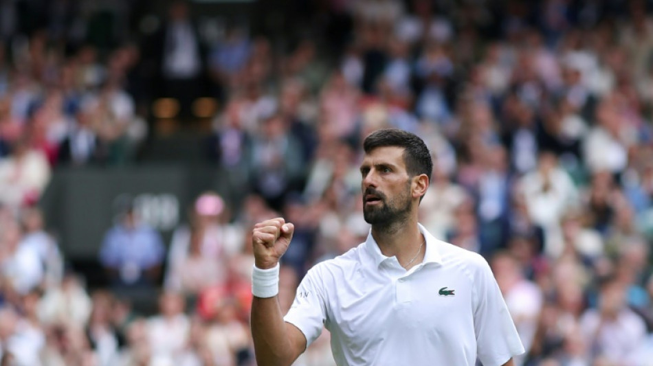 Wimbledon: Djokovic se relève d'une entame cauchemardesque et passe en quart