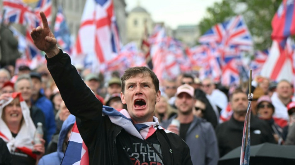 Angespannte Lage: Zehntausende bei Demo von rechtsextremem Aktivisten in London