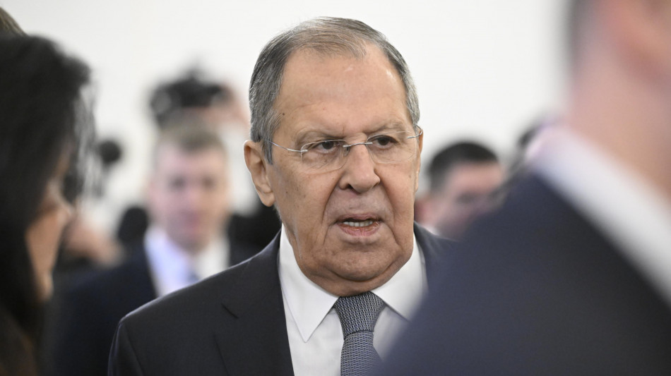Lavrov, 'risponderemmo a eventuale schieramento di truppe europee in Ucraina'