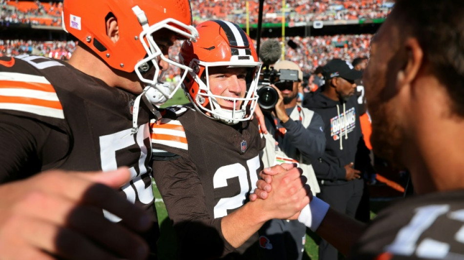 Browns edge Ravens for division lead, Texans beat Jags