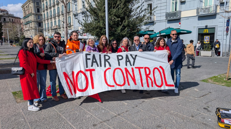 Rider in piazza a Napoli, 'ora vogliamo un vero contratto di lavoro'