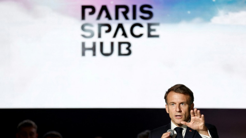 Espace: Macron appelle l'Europe à mener une "reconquête à marche forcée"