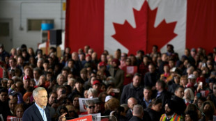 Canadenses comparecem às urnas para eleger primeiro-ministro