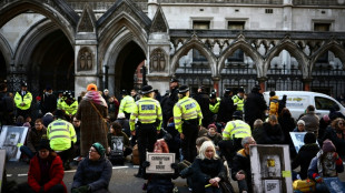 Royaume-Uni: seize militants écologistes emprisonnés fixés sur leur peine en appel