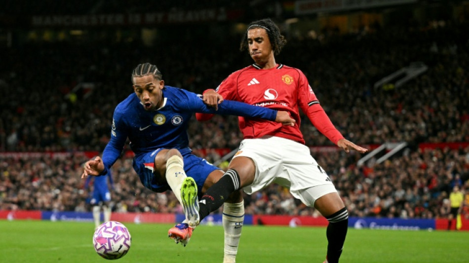 Foot: Manchester United bat Chelsea (2-1) dans un match riche en péripéties