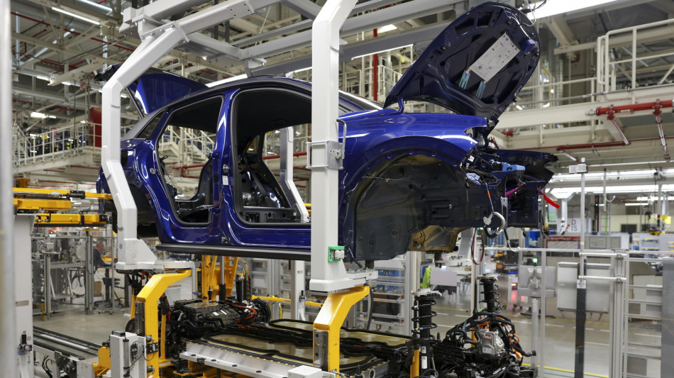 Il manifatturiero nell'eurozona a febbraio ai massimi in 4 anni