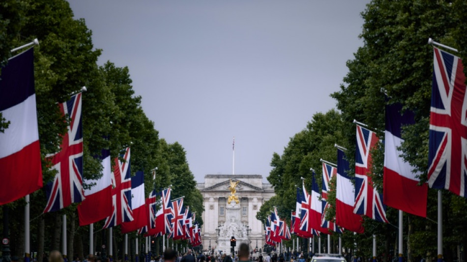 El presidente francés llega a Reino Unido, en primera visita de un dirigente europeo tras el Brexit