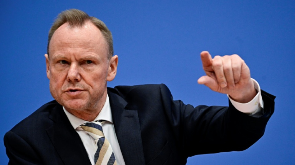 Vorsitzender der Innenminister-Konferenz: H&uuml;rden f&uuml;r Abschiebung Straff&auml;lliger senken