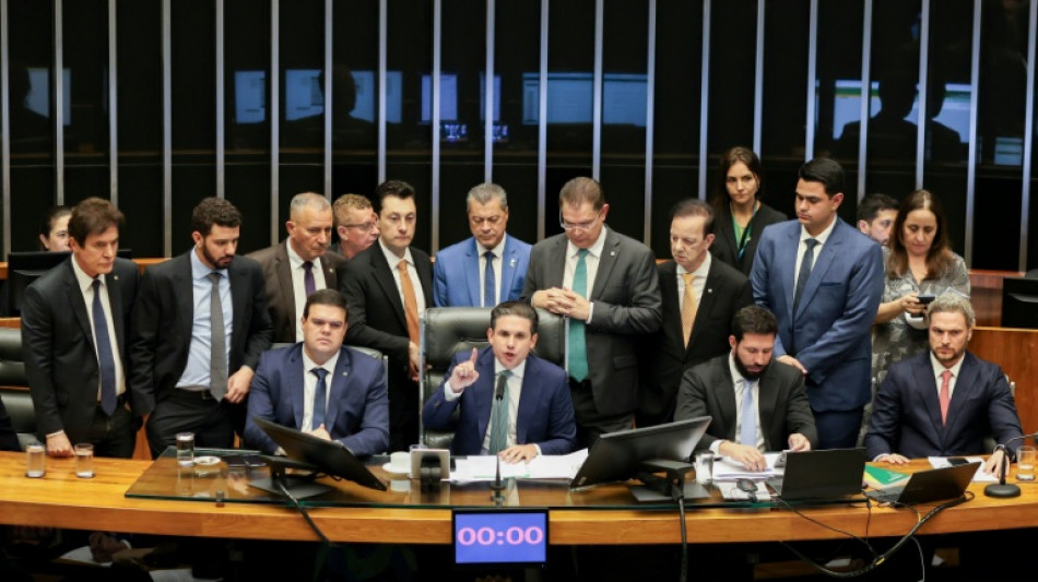 Diputados brasile&ntilde;os aprueban ley para reducir pena de Bolsonaro en sesi&oacute;n ca&oacute;tica