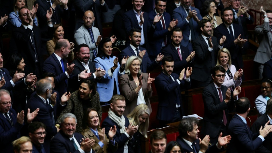 Coup de tonnerre à l'Assemblée: le RN obtient une victoire "historique" contre l'accord franco-algérien de 1968