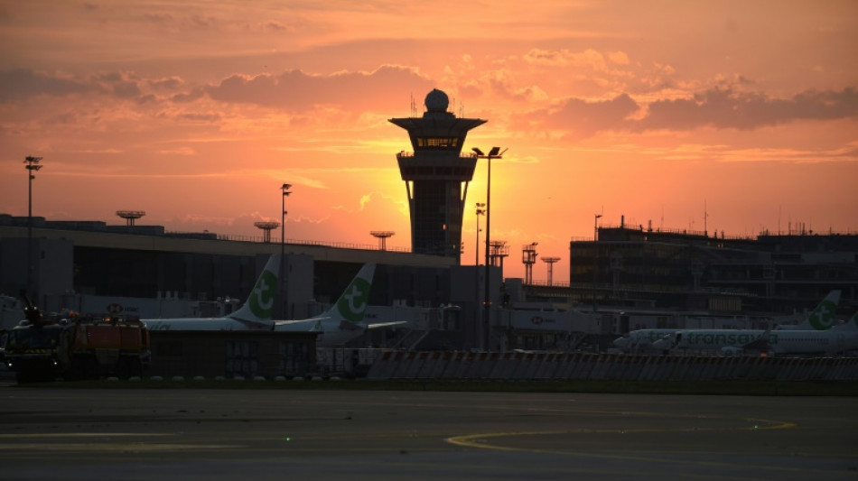 Contrôleurs en grève: le trafic aérien très perturbé jeudi à Paris et dans le Sud