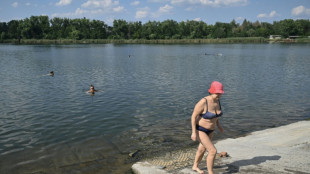 Sur les rives d'un lac, du r&eacute;pit et de la fra&icirc;cheur pour des Ukrainiens &eacute;puis&eacute;s par la guerre