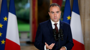 Lecornu joue l'apaisement avec les lyc&eacute;ens, annonce des mesures pour faire baisser le prix de l'essence