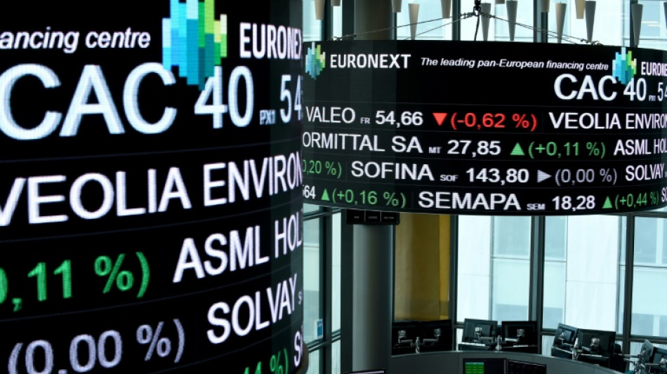 Bourse de Paris en recul: le luxe d&eacute;visse
