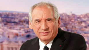 Bayrou poursuit sa campagne au Medef, mais le RN et la gauche considèrent "la page tournée" 