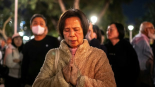 Hong Kong inicia tr&ecirc;s d&iacute;as de luto ap&oacute;s inc&ecirc;ndio que deixou mais de 120 mortos