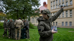 Un cours de pilotage de drones, une première dans un lycée polonais