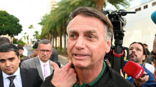 La policía interroga a Bolsonaro en un caso contra su hijo, en vísperas de declarar por golpismo