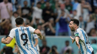 Messi revive a Argentina y Mbappé brinda a Francia primer boleto a octavos