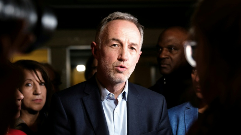 Le candidat PS &agrave; la mairie de Paris Emmanuel Gr&eacute;goire favorable &agrave; une vente du Parc des Princes au PSG