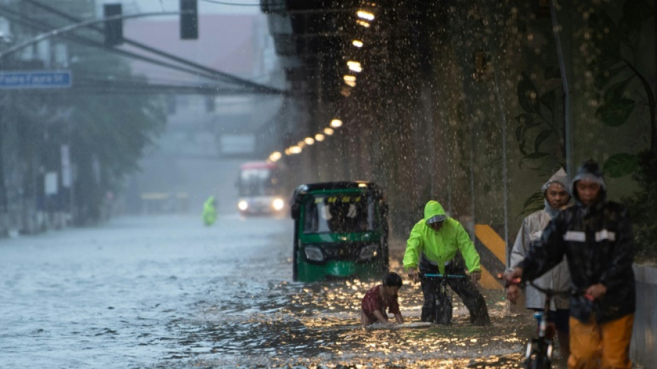 Inondations aux Philippines: pr&egrave;s de 70.000 personnes &eacute;vacu&eacute;es, une nouvelle d&eacute;pression menace