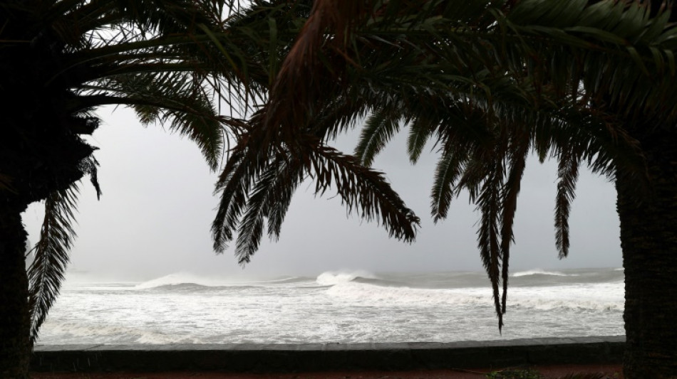 La Réunion se prépare au passage d'un cyclone potentiellement "très dangereux"