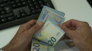 Sondaggio, si risparmia per paura, si spende per piacere