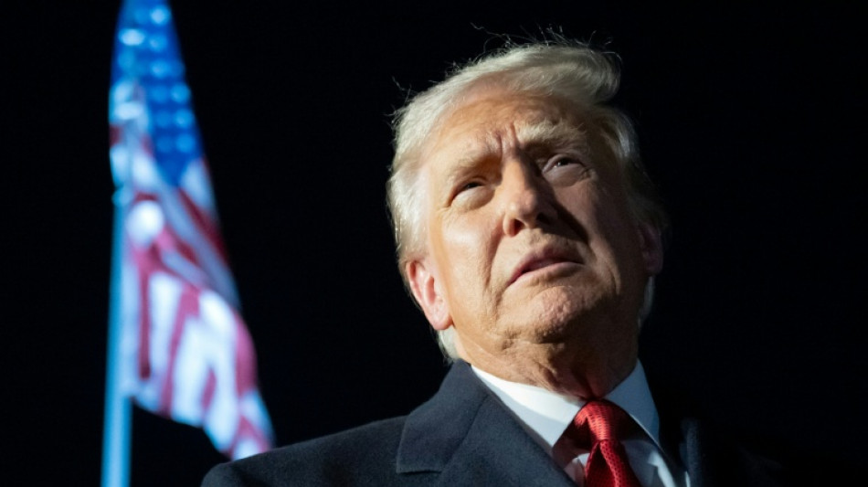 US-Präsident bricht auf zu Asien-Reise - Trump: Würde gerne Nordkoreas Machthaber Kim treffen