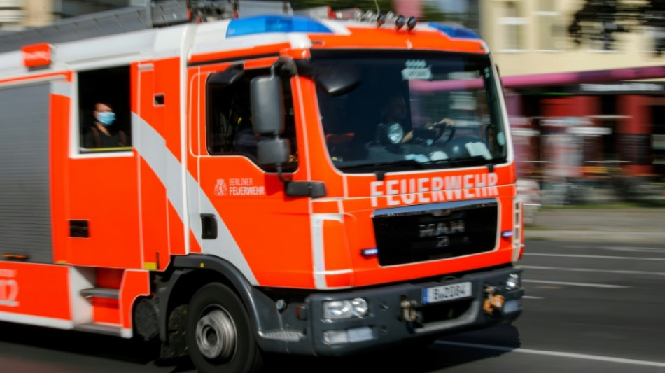 Gro&szlig;brand in Grundschule in Hannover - L&ouml;scharbeiten dauern an