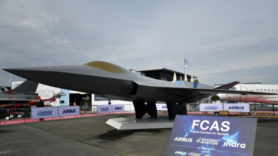 Scaf: Paris et Berlin vont travailler sur plusieurs "axes" et "sujets", assure Macron 