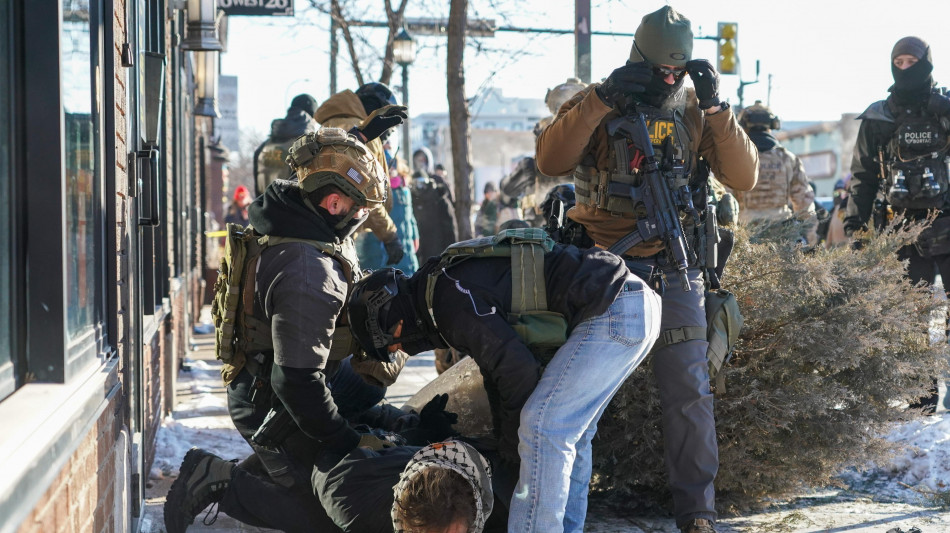 Governatore Minnesota, Trump fermi subito i raid Ice a Minneapolis