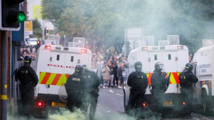 Quinze pessoas são detidas em meio a violência contra imigrantes na Irlanda do Norte