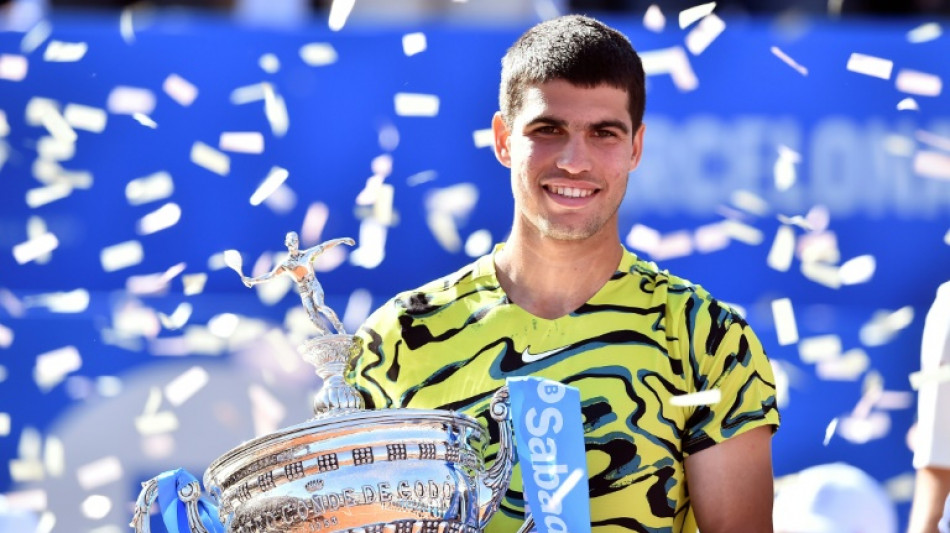 Alcaraz funde a Tsitsipas y repite t&iacute;tulo en Barcelona