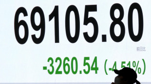 Borsa: l'Asia tiene dopo gli attacchi Usa, petrolio poco mosso