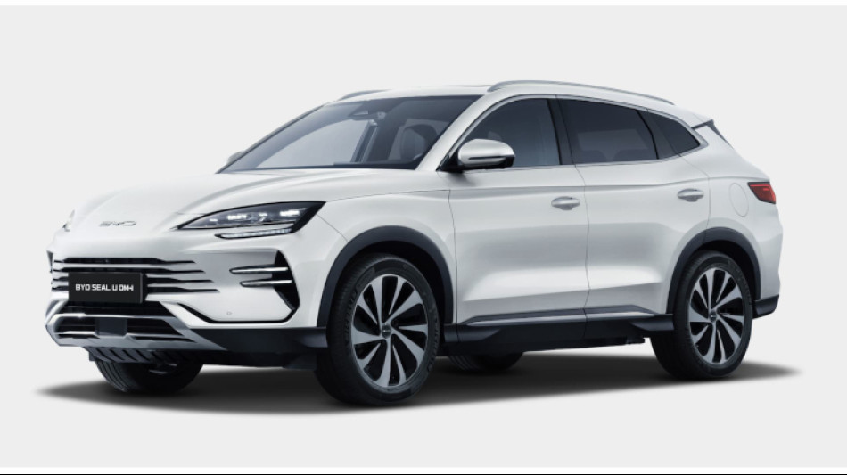 The BYD Seal Hybrid U DM-i AWD in a practical test by journalists